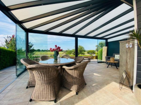 LuxChalet Ferienhaus ELLA mit Aussicht auf die Ijssel im Ferienpark mit Pool und Strand Holland Niederlande